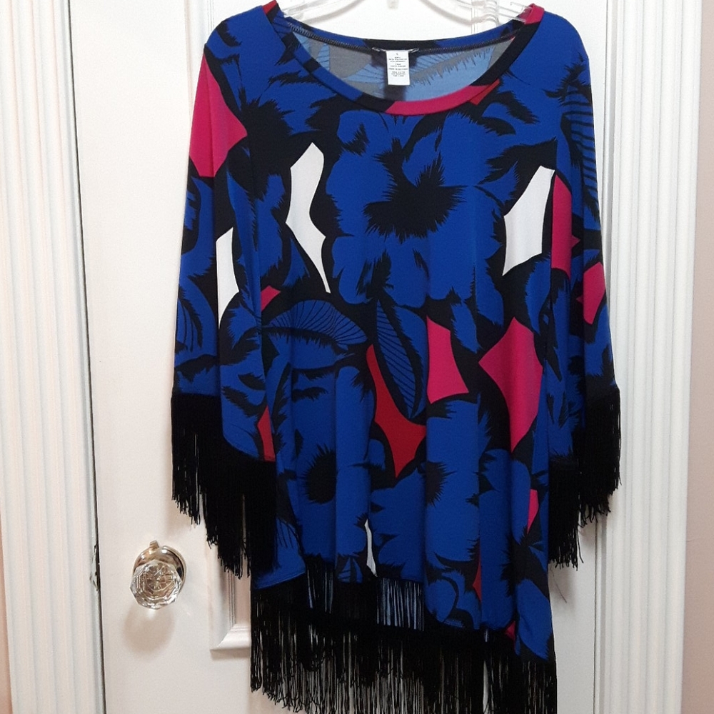 🛍️NWOT Floral blouse with flare sleeves